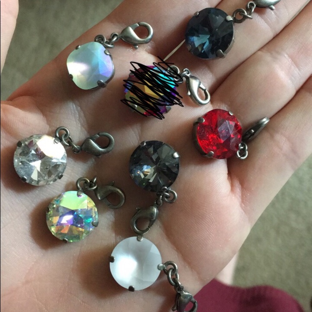 7 Sabika pendants